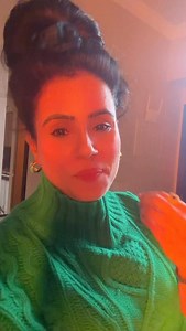 Met after ages? Say this — not “Hi, how are you?” 😌 Meeting someone after a long time can feel awkward — but it doesn’t have to sound awkward. In this video, I’ve shared natural, warm, real-life English sentences you can use when you meet someone after ages — friends, relatives, colleagues, anyone. These are the kind of lines native speakers actually say, not textbook English. Use them to sound confident, friendly, and emotionally natural — without overthinking. Save this video. Practice these 