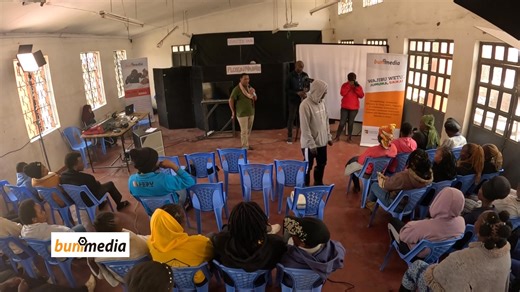 XYZ Mtaani staged a satirical puppet skit where “Willy” tries to convince his girlfriend to stay, armed with nothing but promises and a few notes from his pocket. The residents laughed… but they also reflected. One participant pointed out how Willy’s tricks mirror what politicians do with the mwananchi, giving just enough to quiet the complaints while keeping the bigger share. Another noted that “Willy has money, he just doesn’t want to use it right,” comparing it to a government that claims to 