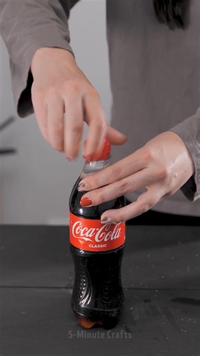 A powerful rust remover from cola and toothpaste | 5-Minute Crafts Men