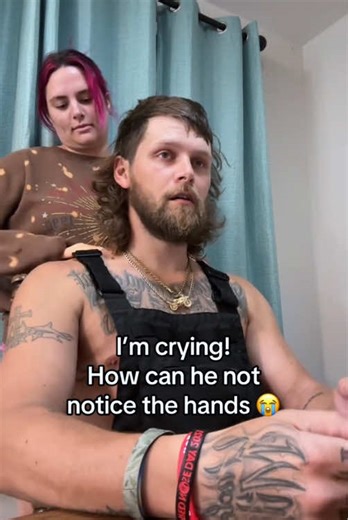 Tiny hand prank😂😂#funnyvideos #jokes #reaction #funnyprank