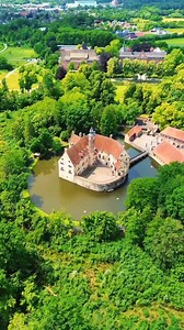 🛕Vischering Castle, a famous moat castle in Lüdinghausen, Münsterland region, Germany. 📷 : @jenna.in.europe | Beautiful Houses and Buildings