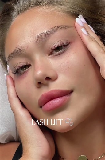 Blink twice if you’re obsessed 👁️✨ Lash lifts that speak for themselves! 📲 Book your appointment today #bollywoodthreadingsalons #riversidebeauty #riversidelashlift