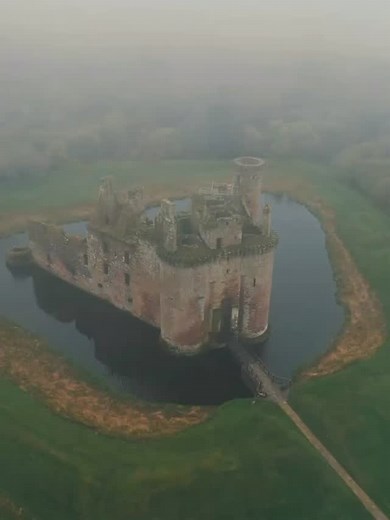 Abandoned Castle 500years ago . . . #abandoned #abandonedplaces #discoverearth #forgotten #lost #explore #forgottenplaces #creepy #abandonedearth #urbex #lostplaces | Abandoned Places