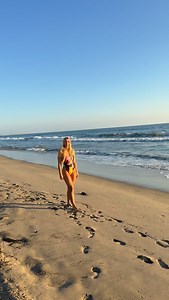Beach gymnastics at sunset 🌅 #fitness #fitnessmotivation #gymnastics #gymnast #santamonica #challenge #backflip #backhandspring | Cassidy__t