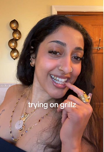 Trying On Stunning Grillz for Women