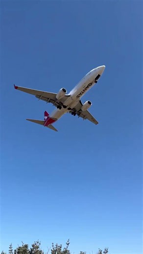 Qantas 737-800 landing at Perth #avg #aviation #plane #planespotting #perthairport #737
