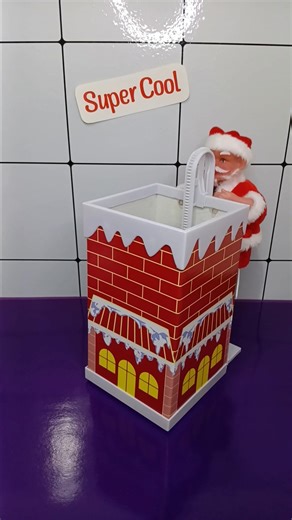 Super cute Santa Claus climbing chimney 🎅 | Super Cool
