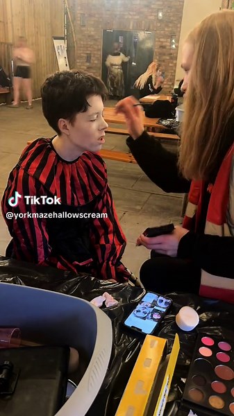 Ever wondered how our creatures come to life? It’s all about the makeup magic! 💀🎨 Take a look at this exclusive sneak peak, for a thrilling behind-the-scenes look at the artistry that brings nightmares to reality 😈 Join us, and dive into the eerie world of Hallowscream! 🤡 #Hallowscream #BehindTheMakeup #SneakPeek #FrightNight #Halloween#screammovie