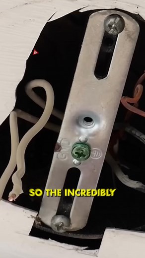 191K views · 697 reactions | Avoid these outdoor light setup blunders! #DIYlighting #OutdoorLights #HomeImprovement #LightingMistakes #SmartHome #ElectricalSafety #HomeDIY #LightInstallation #DIYfails #ProperSetup | How To Home | Facebook