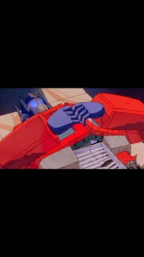 Did you guys know Optimus Prime died in the Transformers 🤖 movie 😮? This was after his battle with Megatron where he was severely wounded by numerous blaster shots and even a lightsaber. In this scene Optimus is on his deathbed, surrounded by Hot Rod and Ultra Magnus. Prime opens up his chest and passes the Matrix of Leadership ❤️ to Ultra Magnus, and names him as his successor. Prime also recites the prophecy that its power will light the Autobots' darkest hour. The light in Prime's eyes goes