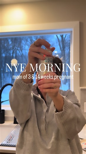 NYE ✨🪩 I do love the feeling of being inspired to really be the best version of yourself! I don’t typically do goals but I love to pick a mindset & pray over the year to come 🖤 How do you set the tone for the year? Is it a resolution, rest.. maybe some new goals? Drop it in the comments 👇🏼 #nye #mom #2026 #pregnantlife