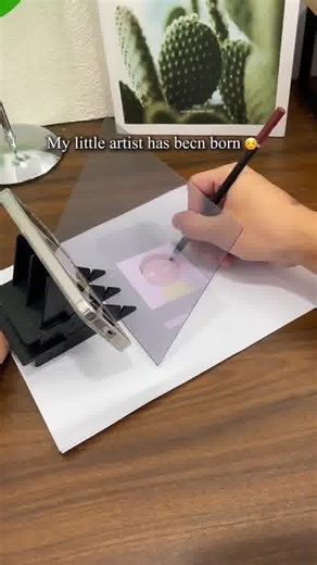 I think I will soon become a great artist.🎨 Optical Drawing Board – Trace Your Imagination to Life! ✨ Want to sketch like a pro without years of practice? This portable tracing projector makes drawing effortless—perfect for beginners, artists, and creative fun at home or on the go! ✔️ CRYSTAL-CLEAR OPTICAL GLASS – Projects images accurately for easy tracing | Mis-Validityto
