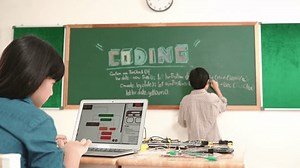 clip-3763381189-girl-writing-engineering-prompt-by-using-ai