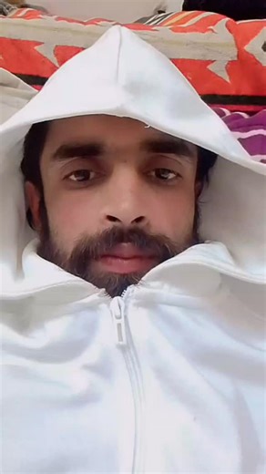 Nahim Roasts on Instagram: "Follow unfollow Kaun kar raha hai 🤔😑"