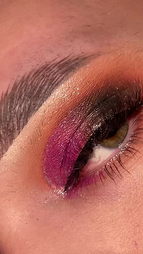 Let’s use our @colourpopco Hocus Pocus palette!🧡🖤💜 #hocuspocus2 #hocuspocus #halloween2022 #halloween #colourpop #colourpopcosmetics #colourpophocuspocus #eyeshadowtutorial #eyeshadowlook