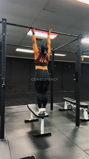 I think the most I ever got in a row was 8 pull-ups. My goal was always 10. Along the way, I picked up a new skill—two-finger pull-ups 來 This new year, I’m revisiting my original goal. Back to the basics.  A pull-up is a skill. Yes, it requires strength—but more than anything, it requires practice. The only way to get better at it… is to keep doing it. #StrongerWithSu #WomenStrengthTraining #ProgressNotPerfection #WomenWhoLift #PullUpJourney | The Vault Fitness | Facebook