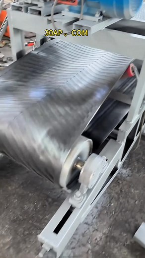 Belt conveyor national standard angle iron welded double-layer beam, durable and not deformed # conveyor manufacturer # belt conveyor # belt conveyor # conveyor belt | China. Conveying equipment factory