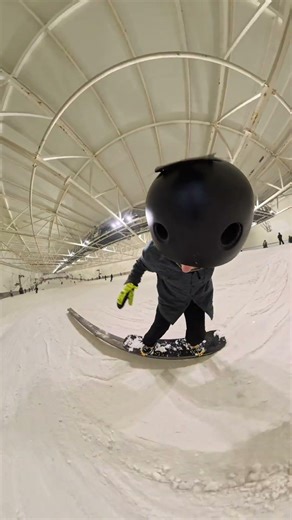 Snowboarding at Xscape Yorkshire filmed on the Insta 360 X5 January 2026