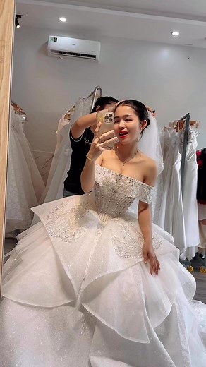 Nhá nhẹ mụt chiếc siêu phẩm cho mùa cưới năm nay 🥰 #BUNNYBridal #wedding #weddingdress | Cúc Caroline