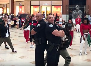 Cops join in on flash mob at Florida mall