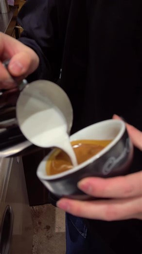 ラテアート練習中：超レイヤーハートの作り方