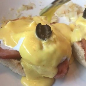 13 Coins Eggs Benedict
