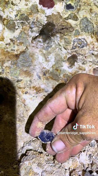 Unearth Australian Sapphires 20ft Underground - Rockhounding Adventure