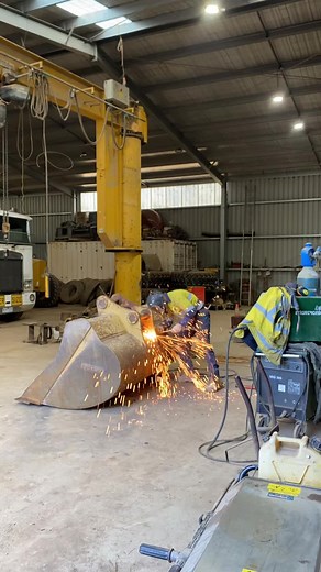 Excavator Bucket Modifications for a New Setup | Welding Tips