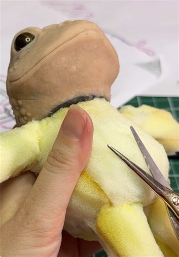 I can’t stop making these little guys! #handmade #artdoll #miniatures #cottagecore #frogandtoad