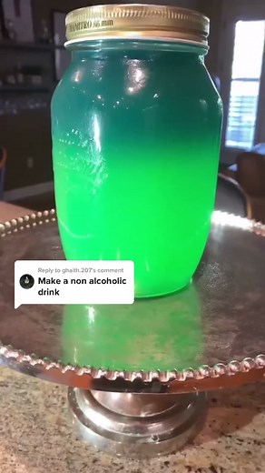 Mixing Green Berry Rush and Blue Raspberry Juice Cocktail Tutorial