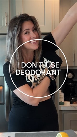 Alana Bookhout on Instagram: "Here’s the wild part. Underarm odor isn’t sweat. It’s bacteria breaking down sweat. Lemon’s natural citric acid lowers your skin’s pH so the odor-causing bacteria literally can’t survive there. So instead of masking the smell, it just… removes the reason for it. Which feels very rude to the deodorant industry, honestly. Because they’re over there with 17 ingredients, a clinical strength warning label, and a multi-billion dollar empire. And I’m over here like: “Anywa
