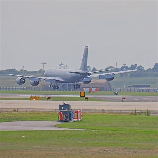 RARE! KC-135 TOUCH & GO at RAF Lakenheath 🔥 #usaf