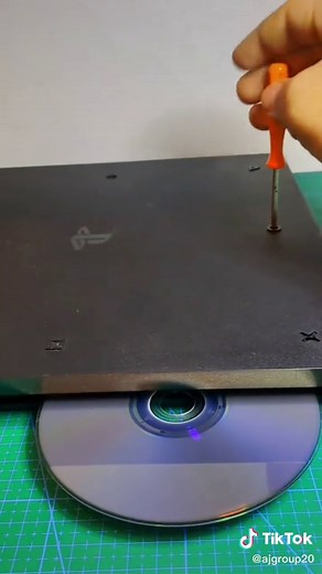 Cara Manual Eject CD Stuck dalam PS4 | Selamat Mencuba