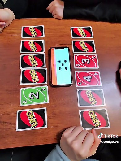 Diviértete con el Juego de Mesa UNO
