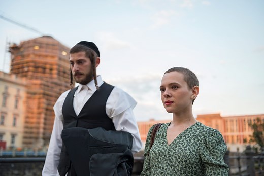 Netflix's 'Unorthodox' Tells the True Story of One Woman's Escape from a Strict Hasidic Community