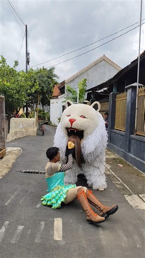 Can macanan jinak kasih kedok cantik bety