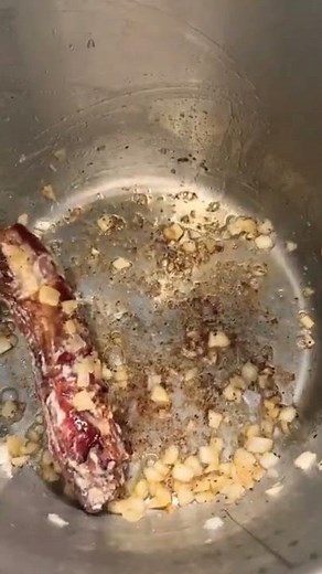 How to Make Southern-Style Turnip Greens in the Insant Pot! This also works with other greens, too😘