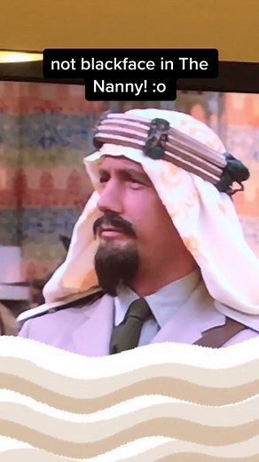 i noticed this while rewatching The Nanny:/ season 5 episode 14 :o #thenanny #fyp #MAKEYOURMOVE #SipIntoSummer