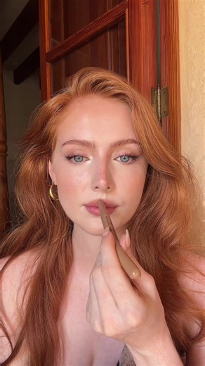 Natural Lip Combo: Rhode Peptide Lip Shape Press Tom Ford Slip