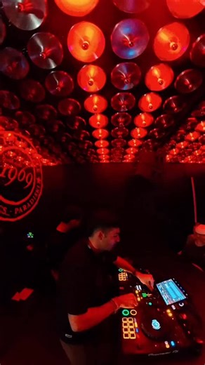 La Folie Douce | Les Arcs on Instagram: "L’ATELIER Découvre cet endroit juste incroyable, avec une énergie électro techno pure ! Une salle où la musique vit avec toi ! Plonge dans un univers next level de folie ! Tous nos événements sont en bio ! Pense à t’inscrire pour l’Open Deck et viens en profiter durant le festival UNLIMITED FOLIE."