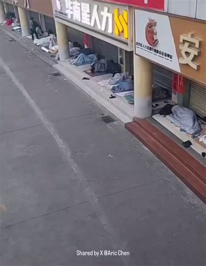 Sad but true!Recent estimates suggest that China 🇨🇳's homeless population has surged to between 24 million and 50 million—more than five times the number since 2020—of which over 60% are young people under the age of 33.5.