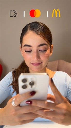 Ana Maria🤍 on Instagram: "Hambre, cartas y cero ganas de complicarse 😅🃏 Con Click to Pay y mi Mastercard, pedir en la app de McDonald’s es rápido, fácil y seguro. Dos toques y listo… momento #Priceless 🍔✨ #Mastercard #ClickToPay #McDonalds @mastercardlatam"