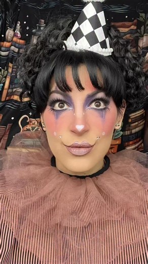 New makeup look is live now at the @revlon blog! This was a fun look to do for an everyday Clowncore vibe. Do you like it? What color scheme would you try? What should I do next? Link in story/comments. #sfxmuah #makeupartist #SFX #makeup #muah #maker #clownmakeup #harlequinmakeup #clowncore #charactermakeup #revloncollab #collab | Miss Chrissy Lynn