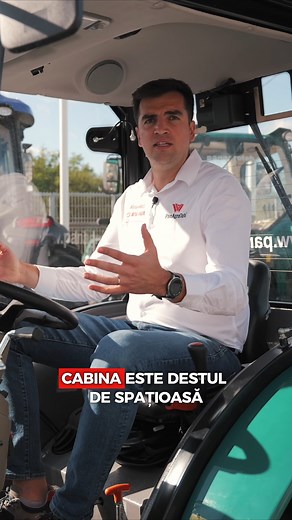 🚜 Premieră pe modelul Lovol M404 de 40 CP! Cabină spațioasă, aer condiționat și comenzi amplasate inteligent – toate într-un tractor compact! 👨‍🌾 Vrei confort real în lucrările din fermă? Iată ce găsești în noua cabină Lovol M404: ✅ Cabina este încăpătoare ✅ Aer condiționat și display digital ✅ Comenzi ergonomice ✅ Control pentru climatizare, radio-casetofon, girofar și ștergător parbriz 🔎 Confortul și funcționalitatea nu mai sunt rezervate doar tractoarelor mari. Lovol M404 ridică ștacheta 