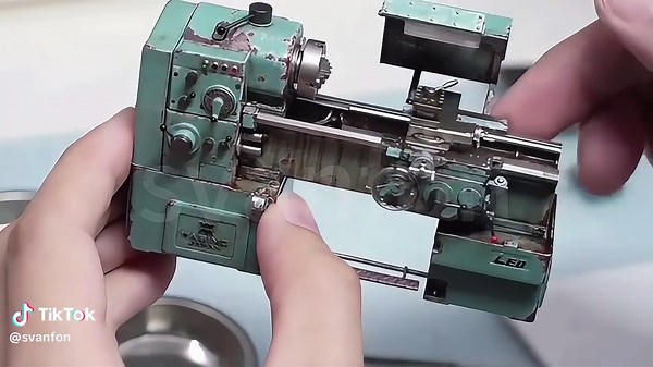 El modelo de tornos en miniatura más pequeño del mundo