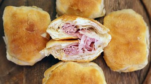 These Honey-Ham Biscuits are the Bee's Knees! | JumbleJoy.com