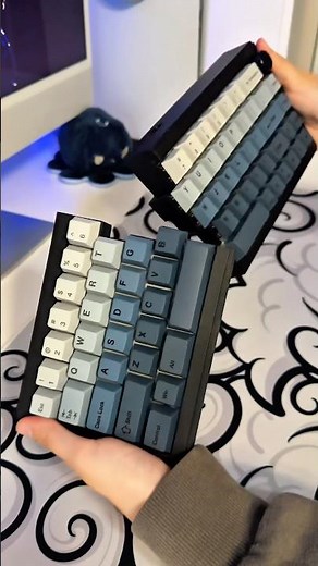 This Keyboard Can Literally Break In Half! 🤯