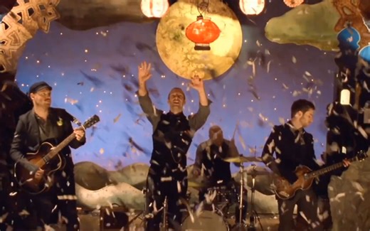 【中英字幕】【Coldplay】Christmas Lights (Official Video)