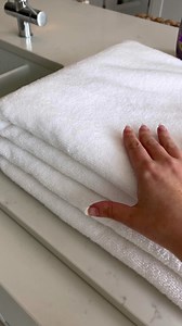 How to get fluffier and whiter towels ☁️ We live in a hard water area so our towels quickly become hard and scratchy! I had to try this hack to see if it works and it definitely made our towels softer and whiter. If you want to give it a go, follow the steps below 😊 1. Soak them in warm water with a bag of soda crystals for an hour. 2. Wash them with your usual detergent, an oxy powder and a cup of white vinegar. Save and follow for more 🥰 #cleaninghacks #laundryhacks #cleanwithme #cleaningtip