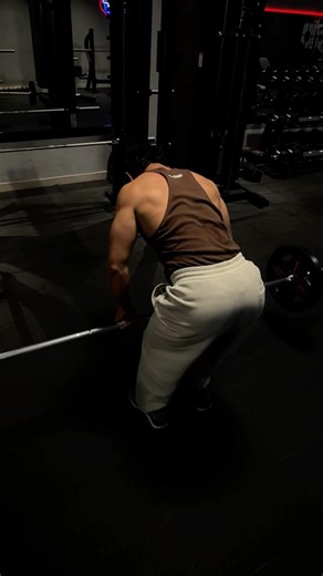 Overhand barbell rows for serious back thickness. #barbellrow #backworkout #backday #gymtips